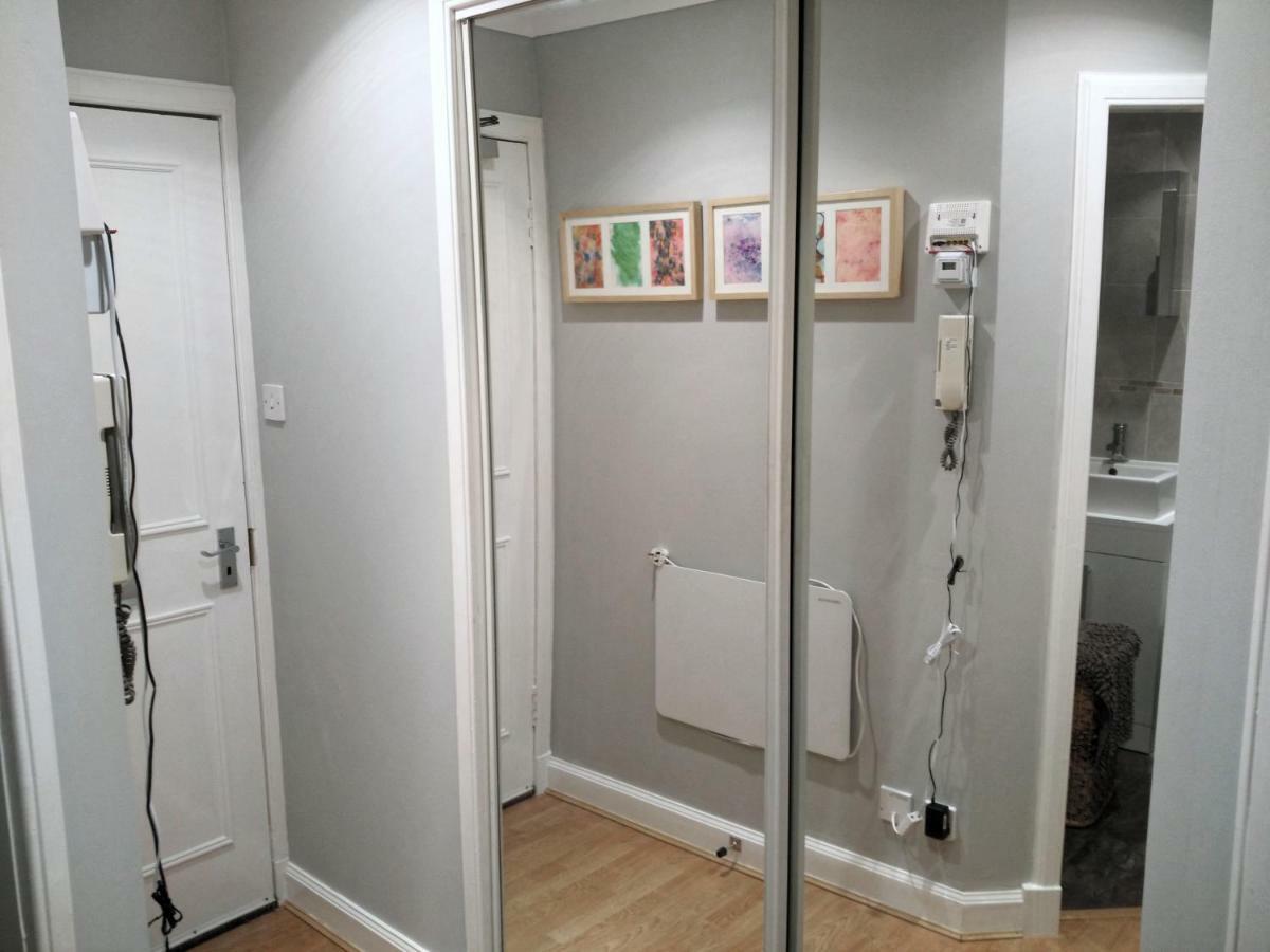 456js Self-catering EDI